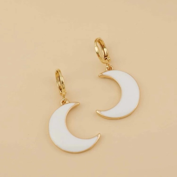 🌙 Awesome Boho Minimalist Crescent Moon Hoop Earrings 🌙 - Picture 1 of 2